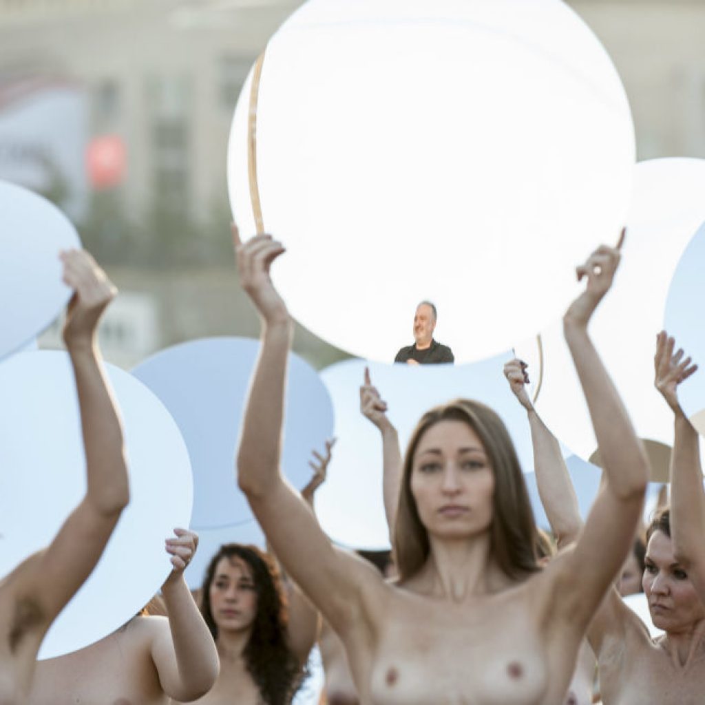 spencer tunick, usa: nude in cleveland - High Art Fridays: